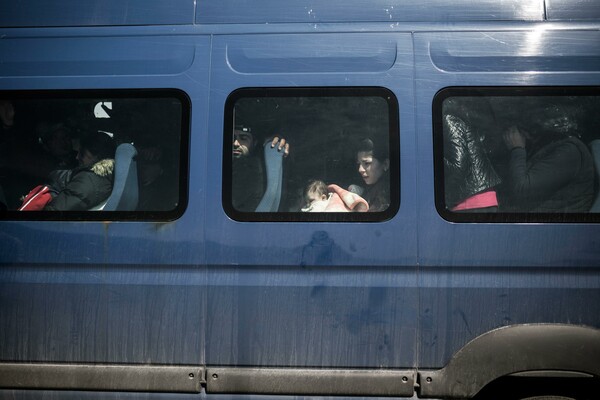 Οδηγός λεωφορείου συνελήφθη στο Φάληρο για απόπειρα εξαπάτησης προσφύγων