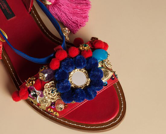 Γιατί αυτά τα σανδάλια των Dolce & Gabbana προκάλεσαν την οργή του ίντερνετ
