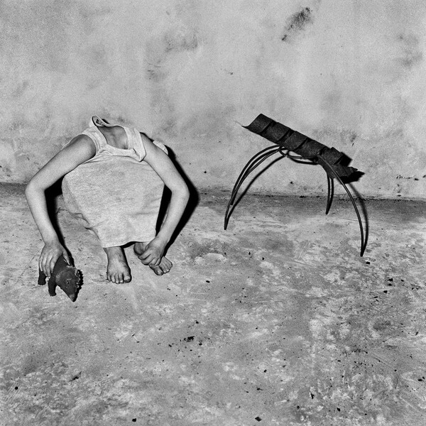 Something rich and strange... O υπόγειος κόσμος του Roger Ballen