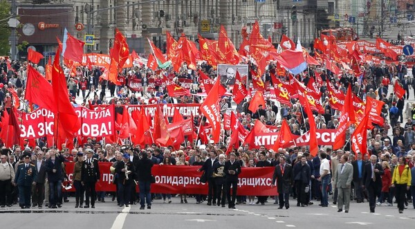 Χιλιάδες άνθρωποι στους δρόμους σε όλη την Ευρώπη για την Πρωτομαγιά