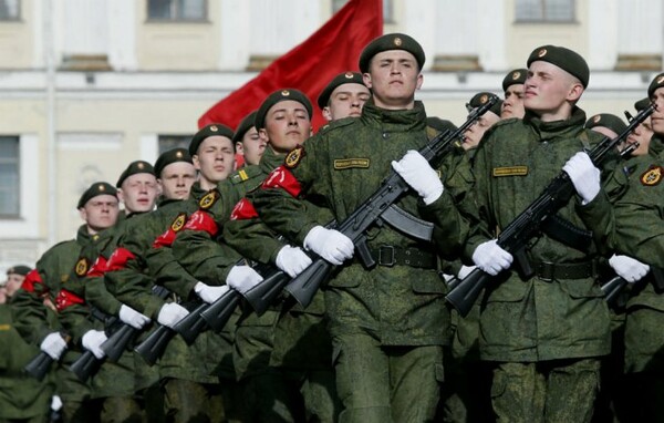 H Ρωσία συστήνει τρεις νέες μεραρχίες ως απάντηση στο ΝΑΤΟ