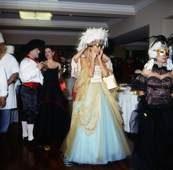 Ο χορός του Καίσαρη B' (2000). Το ελληνικό Μιλένιουμ.