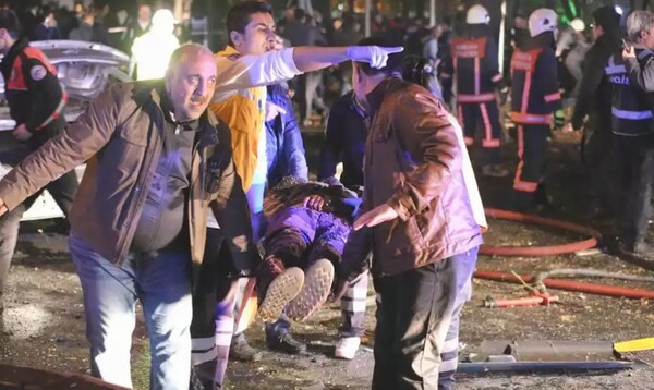 Τουρκία: Έκρηξη αυτοκινήτου στην Άγκυρα- Τουλάχιστον 34 νεκροί (ΣΚΛΗΡΕΣ ΕΙΚΟΝΕΣ)