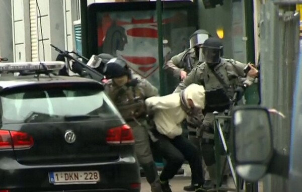 Βίντεο με τη στιγμή της σύλληψης του Αμπντεσλάμ- Η Γαλλία θα ζητήσει την έκδοση του