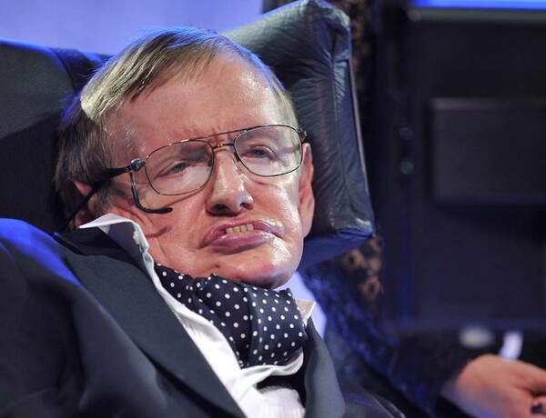 Stephen Hawking: Οι "μίνι" μαύρες τρύπες θα μπορούσαν να μας λύσουν το ενεργειακό πρόβλημα ή να μας καταστρέψουν