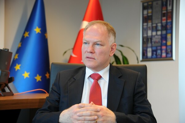 Toύρκος πρέσβης: H ΕΕ δεν μπορεί να κάνει υποδείξεις στην Τουρκία για ανοιχτά σύνορα