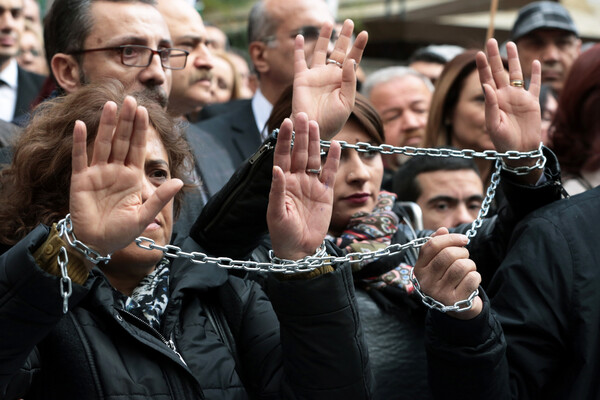 Στη φυλακή ο βραβευμένος τούρκος δημοσιογράφος Can Dündar
