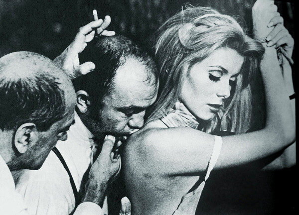 Το 1900 γεννιέται στην ισπανική πόλη Calanda o Luis Buñuel