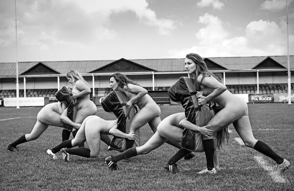 Γυμνές και χωρίς photoshop - Oι αθλήτριες του Πανεπιστημίου της Οξφόρδης γιορτάζουν το γυναικείο σώμα
