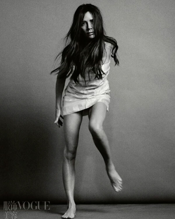Photoshop Fail - Η Victoria Beckham φωτογραφήθηκε για τη Vogue, αλλά κάτι περίεργο συμβαίνει με το πόδι της