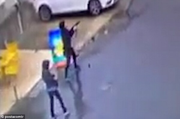 Κωνσταντινούπολη: Νεκρές από πυρά αστυνομικών οι δυο γυναίκες που επιτέθηκαν το πρωί σε τμήμα