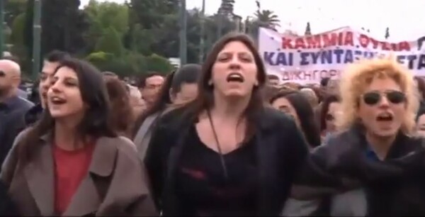 Η Κωνσταντοπούλου στην πορεία τραγουδούσε για τα ελικόπτερα της Αργεντινής και τον Τσίπρα