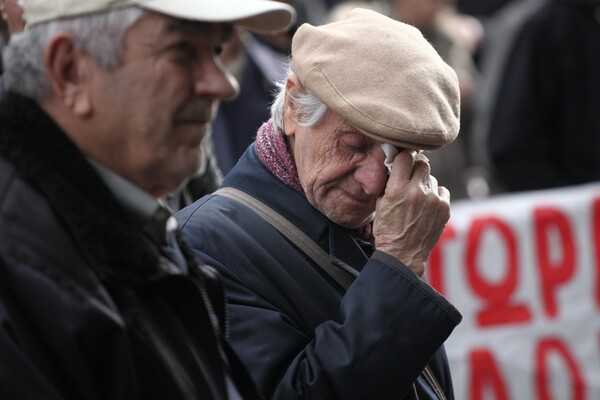 Δημοσκόπηση Μarc: 8 στους 10 Έλληνες δηλώνουν ότι ανησυχούν για τα χειρότερα