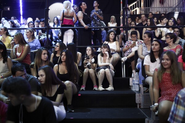Όλα όσα δεν έδειξαν οι κάμερες από τον ημιτελικό του Χ Factor