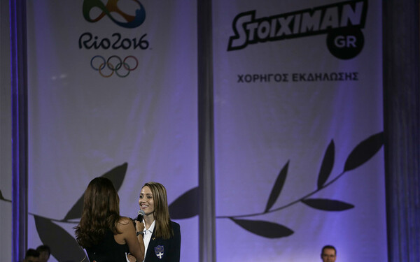 H Ελληνική Ολυμπιακή Επιτροπή βράβευσε όλους τους αθλητές και τις αθλήτριες που αγωνίστηκαν στους 31ους Ολυμπιακούς Αγώνες.