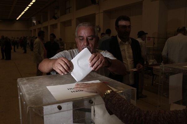 O μονίμως γελαστός Τσίπρας και άλλες 15 φωτογραφίες απ' την επανεκλογή του στο Συνέδριο του ΣΥΡΙΖΑ