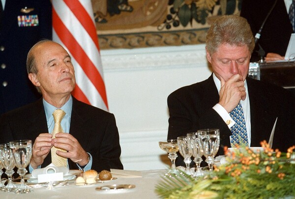 Όταν ο Μπιλ και η Χίλαρι Κλίντον είχαν έρθει στην Αθήνα πριν από 17 χρόνια