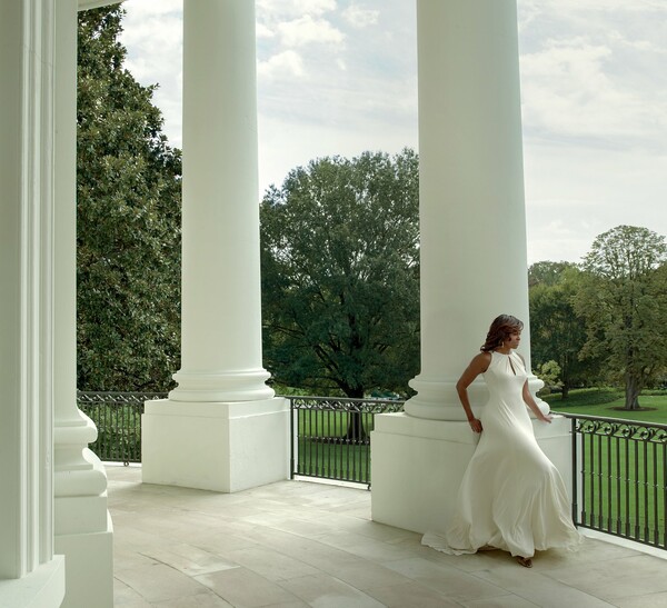 Η Μισέλ Ομπάμα αποφάσισε πως για την τελευταία της φωτογράφιση στον Λευκό Οίκο θα έδειχνε πιο εκθαμβωτική από ποτέ