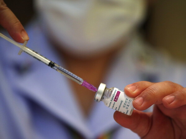 Κορωνοϊός: Τι ξέρουμε για το εμβόλιο AstraZeneca και τις θρομβώσεις