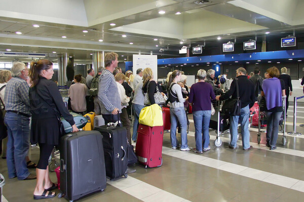 Στα 13 ευρώ το "αεροδρομιόσημο" σε κάθε εισιτήριο, υπέρ Fraport