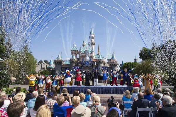 Η Disney ενισχύει τα μέτρα ασφαλείας σε όλα τα πάρκα μετά την επίθεση στο Ορλάντο