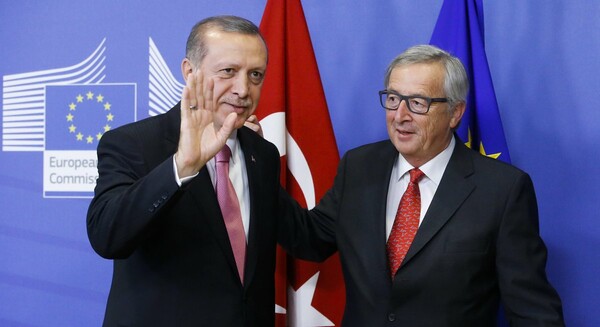 Ο Γιούνκερ προειδοποιεί τον Ερντογάν: Το καθεστώς της βίζας δεν θα χαλαρώσει, αν η Τουρκία δεν εκπληρώσει τα κριτήρια
