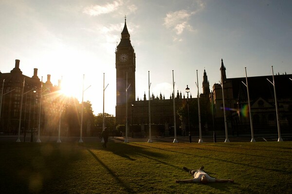 Brexit: Οι φωτογραφίες της χαράς και της απογοήτευσης των Βρετανών