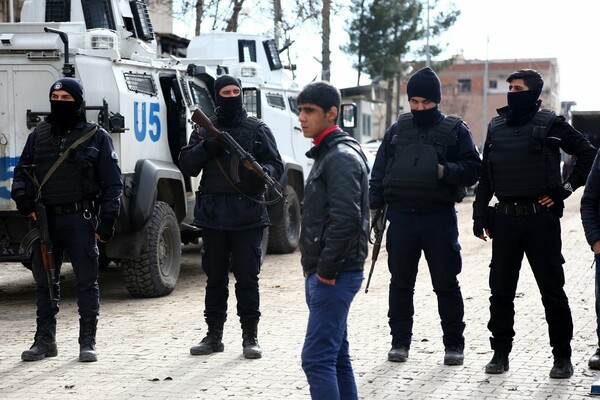 Tουρκία: 12.801 αστυνομικοί απαλλάχθηκαν από τα καθήκοντά τους
