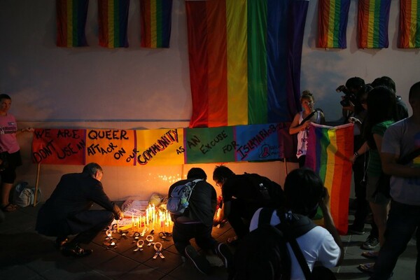Παγκόσμια αλληλεγγύη στην LGBT κοινότητα - Στο Σύνταγμα θα τιμήσουν τη μνήμη των θυμάτων οι Αθηναίοι