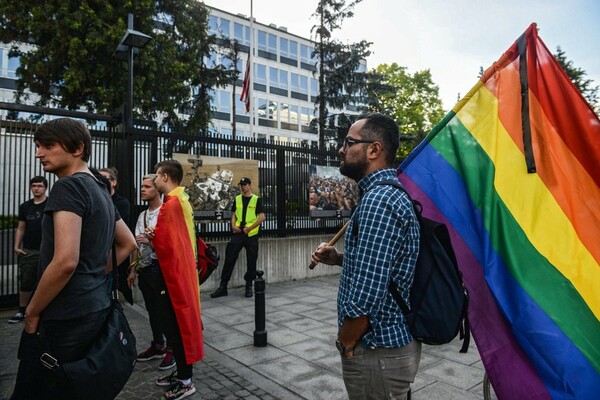 Παγκόσμια αλληλεγγύη στην LGBT κοινότητα - Στο Σύνταγμα θα τιμήσουν τη μνήμη των θυμάτων οι Αθηναίοι