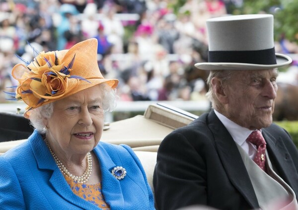 Tα καπέλα του Άσκοτ - Οι Βρετανίδες φόρεσαν την υπερβολή επί κεφαλής