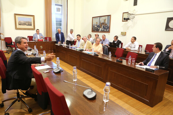 Η Εξεταστική Επιτροπή για τα δάνεια αποφάσισε τη μη κλήση του δημοσιογράφου Άρη Δαβαράκη
