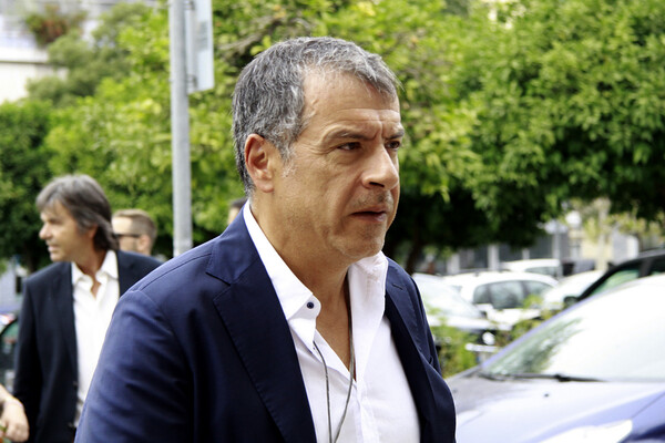 Θεοδωράκης για την τραγωδία στη Μόρια: Κυβέρνηση & ΕΕ έχουν ευθύνες.