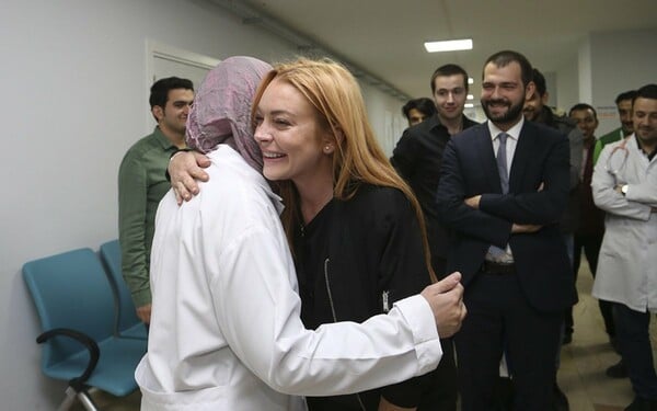 Η Λίντσεϊ Λόχαν ταξίδεψε υπό μυστικότητα στην Τουρκία για να επισκεφθεί Σύρους πρόσφυγες