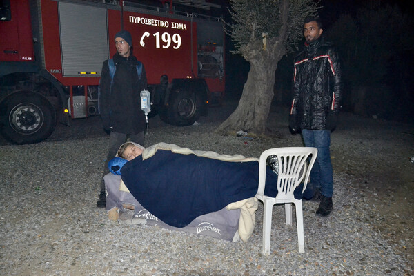 Oι φωτογραφίες από τη φωτιά και την καταστροφή στο hot spot στη Μόρια