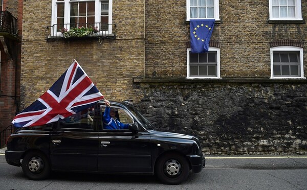 Brexit: Οι φωτογραφίες της χαράς και της απογοήτευσης των Βρετανών