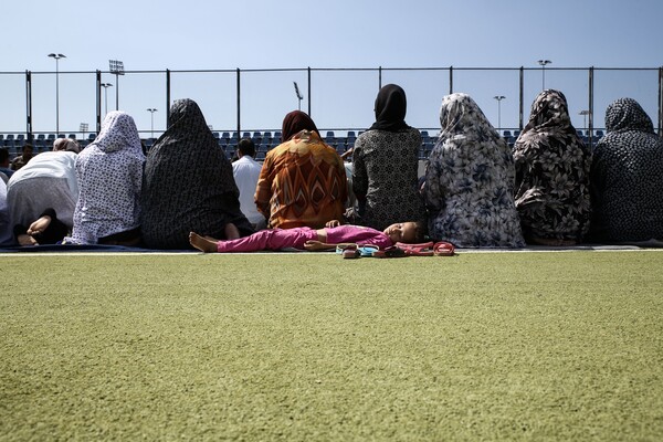 Οι Μουσουλμάνοι γιορτάζουν το τέλος του Ραμαζανιού - Φωτογραφίες από Αθήνα και Θεσσαλονίκη