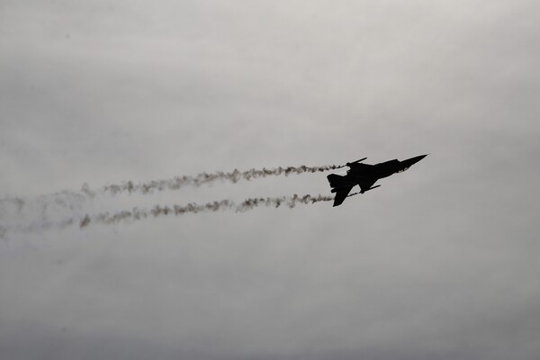 Αερομαχίες με F-16 ρίψεις νερού και διασώσεις στις επιδείξεις στο Παλαιό Φάληρο