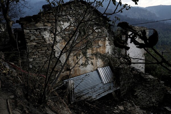 Τα καμένα σπίτια στο γραφικό, ορεινό Καζαβίτι της Θάσου
