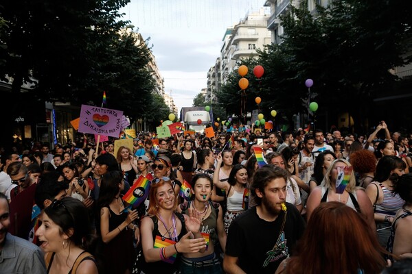 40 φωτογραφίες απ' το πολύχρωμο Pride της Θεσσαλονίκης