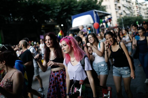 40 φωτογραφίες απ' το πολύχρωμο Pride της Θεσσαλονίκης