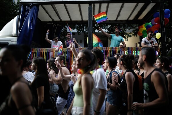 40 φωτογραφίες απ' το πολύχρωμο Pride της Θεσσαλονίκης
