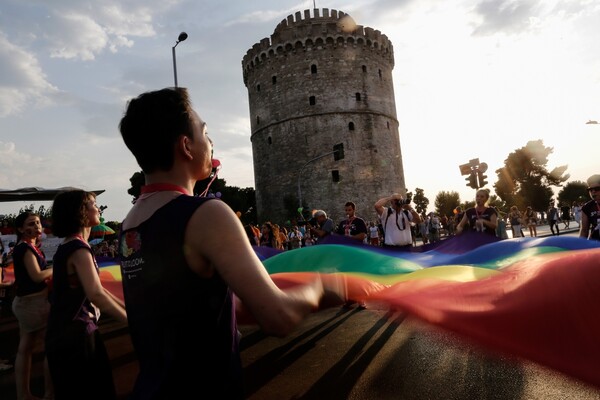 40 φωτογραφίες απ' το πολύχρωμο Pride της Θεσσαλονίκης