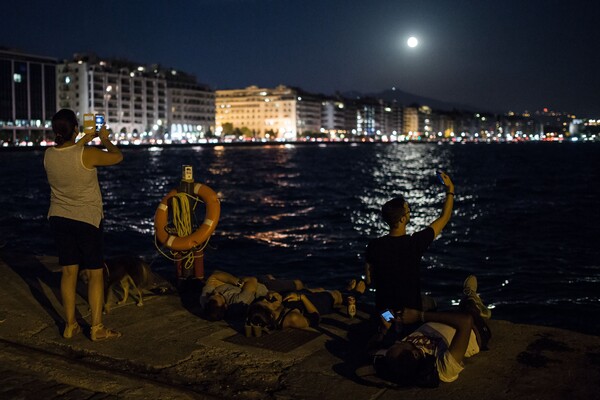 21 σαγηνευτικές φωτογραφίες από την Πανσέληνο του Aυγούστου
