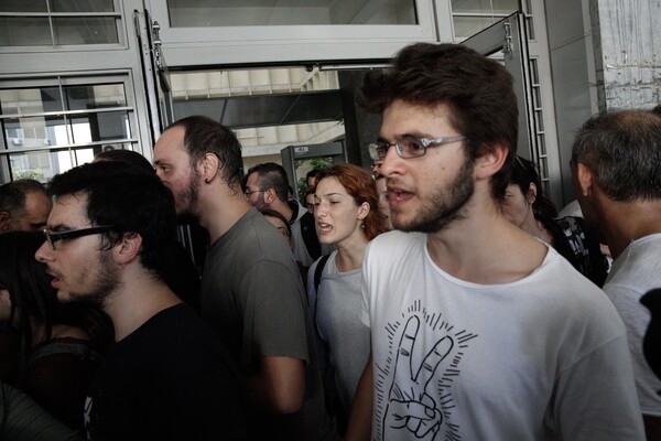 Θεσσαλονίκη: Πολίτες εμπόδισαν τον πλειστηριασμό πολύτεκνης οικογένειας με μέλος AμεA