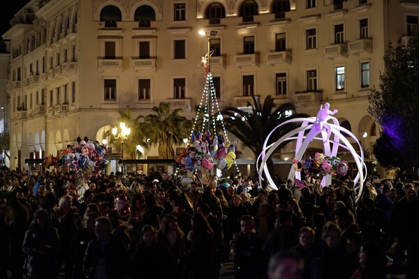 Χριστούγεννα στη Θεσσαλονίκη - Η φωταγώγηση στην πλατεία Αριστοτέλους