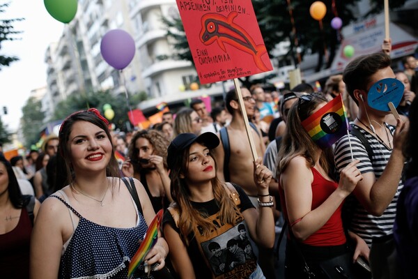 40 φωτογραφίες απ' το πολύχρωμο Pride της Θεσσαλονίκης