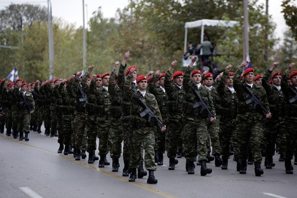 H μεγάλη στρατιωτική παρέλαση της Θεσσαλονίκης