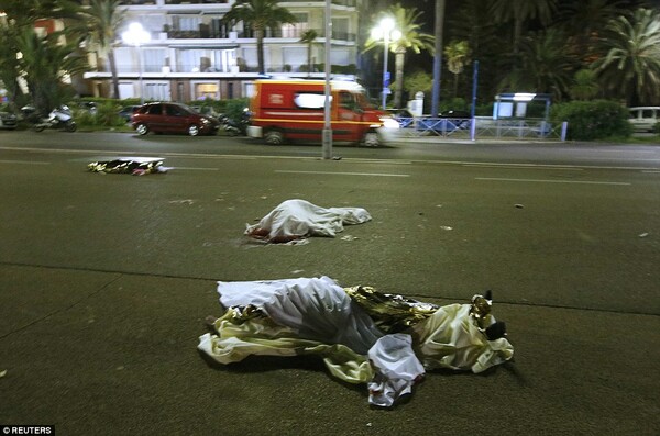30 συγκλονιστικές φωτογραφίες από την αιματηρή επίθεση στη Νίκαια