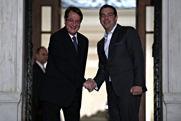 Συνάντηση Τσίπρα -Αναστασιάδη: Στηρίζουμε την εξεύρεση μιας λύσης χωρίς κατοχικά τουρκικά στρατεύματα